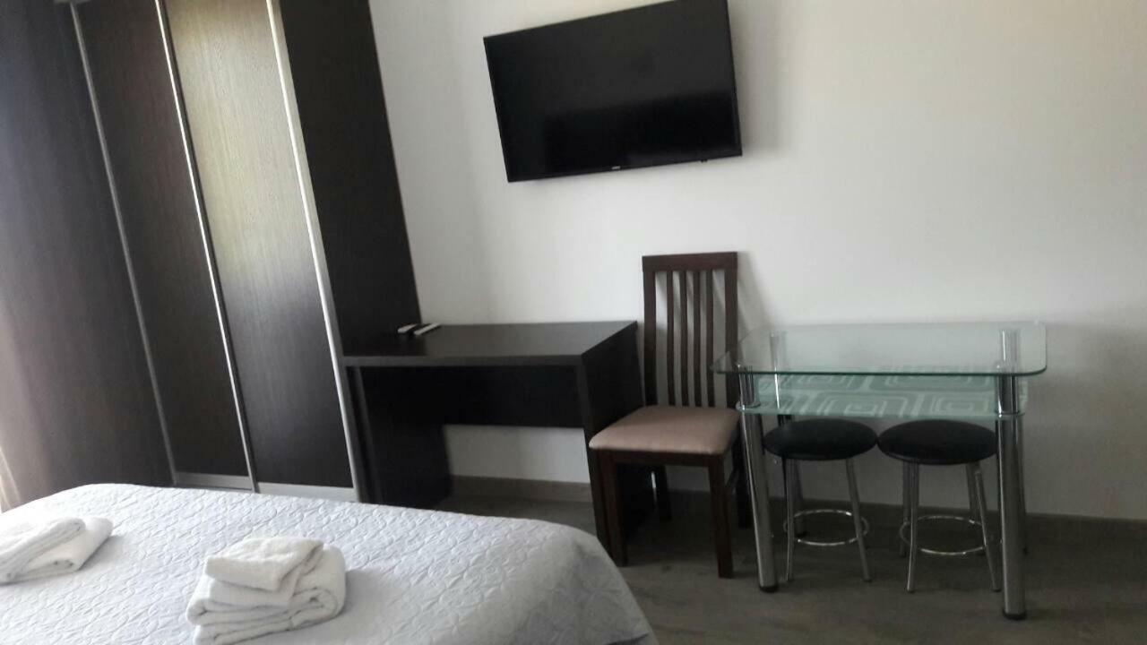 Neopolis Hotel โปลยานา ภายนอก รูปภาพ