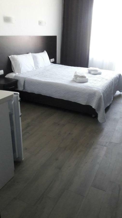 Neopolis Hotel โปลยานา ภายนอก รูปภาพ