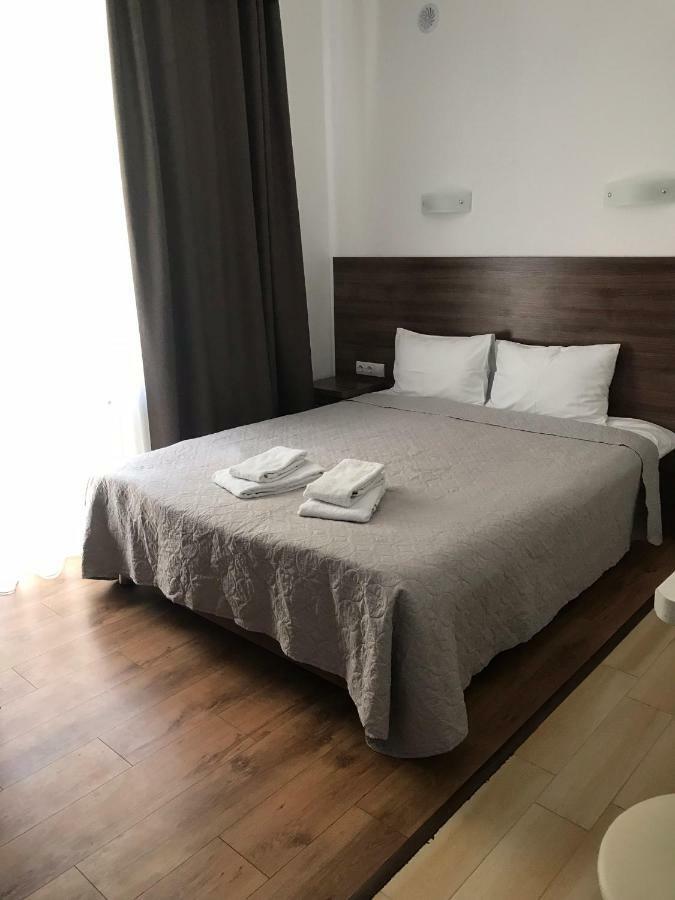 Neopolis Hotel โปลยานา ภายนอก รูปภาพ